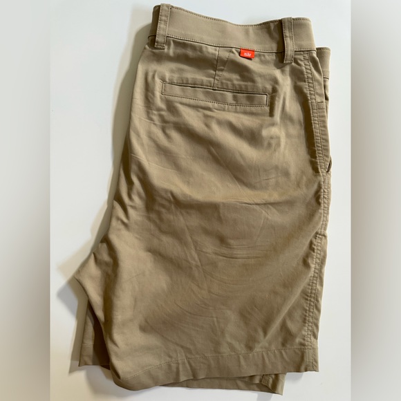 Nike Dri Fit Khaki Shorts Size 38 - Picture 1 of 3